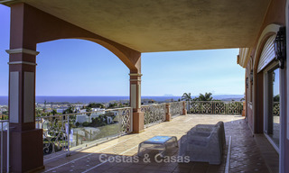 Majestuosa villa andaluza de lujo en venta, en una parcela grande, en un exclusivo resort de golf con impresionantes vistas al mar – Benahavis – Marbella 15046 
