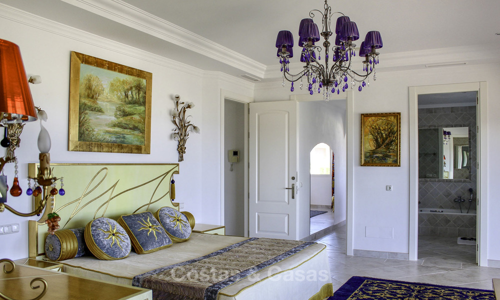 Majestuosa villa andaluza de lujo en venta, en una parcela grande, en un exclusivo resort de golf con impresionantes vistas al mar – Benahavis – Marbella 15048