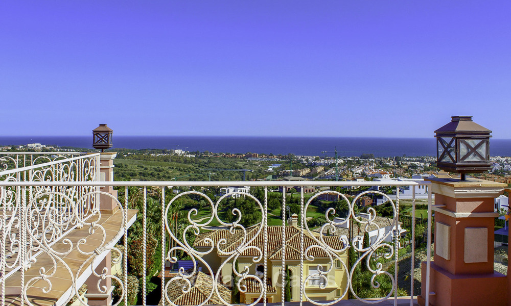 Majestuosa villa andaluza de lujo en venta, en una parcela grande, en un exclusivo resort de golf con impresionantes vistas al mar – Benahavis – Marbella 15052