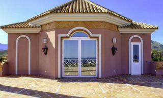 Majestuosa villa andaluza de lujo en venta, en una parcela grande, en un exclusivo resort de golf con impresionantes vistas al mar – Benahavis – Marbella 15054 