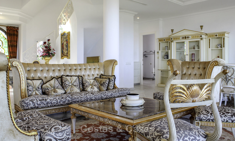 Majestuosa villa andaluza de lujo en venta, en una parcela grande, en un exclusivo resort de golf con impresionantes vistas al mar – Benahavis – Marbella 15058