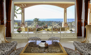 Majestuosa villa andaluza de lujo en venta, en una parcela grande, en un exclusivo resort de golf con impresionantes vistas al mar – Benahavis – Marbella 15061 