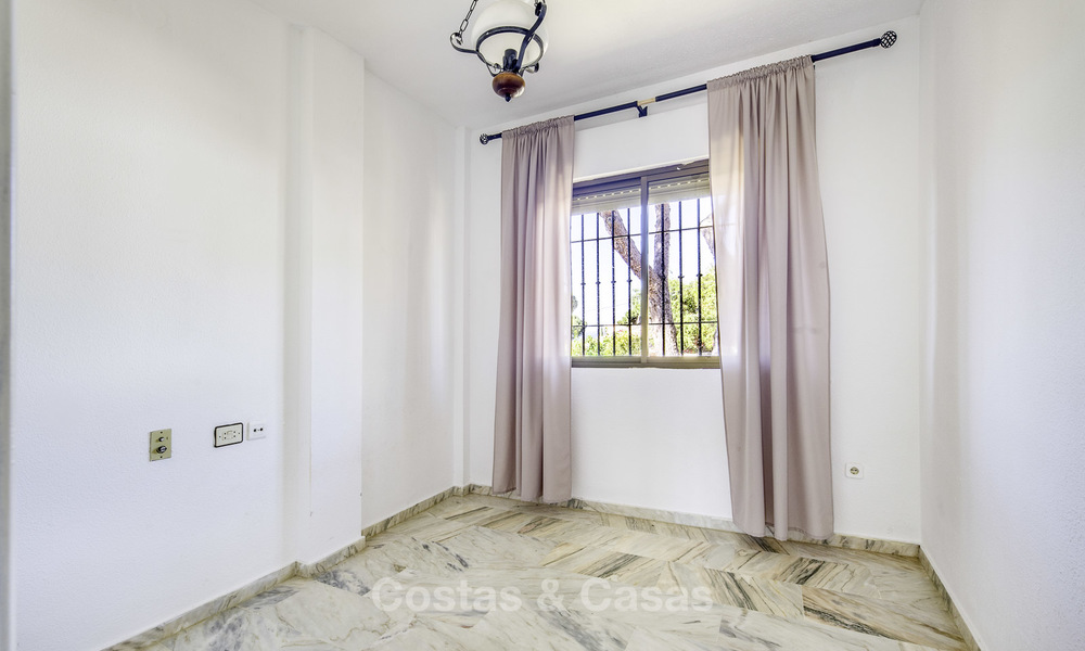 Amplia villa clásica en venta con un excelente potencial, en una zona tranquila del este de Marbella 15180