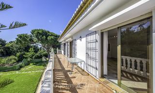 Amplia villa clásica en venta con un excelente potencial, en una zona tranquila del este de Marbella 15185 