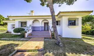 Amplia villa clásica en venta con un excelente potencial, en una zona tranquila del este de Marbella 15190 