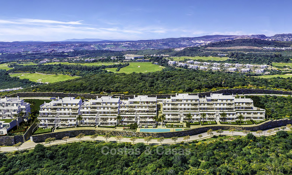 Elegantes apartamentos y áticos contemporáneos con vistas al mar en venta en uno de los mejores resorts de golf de la zona en Casares - Costa del Sol. 16706