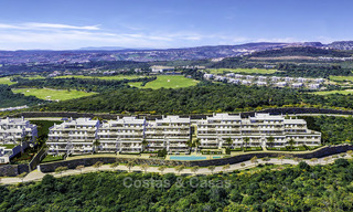 Elegantes apartamentos y áticos contemporáneos con vistas al mar en venta en uno de los mejores resorts de golf de la zona en Casares - Costa del Sol. 16706 