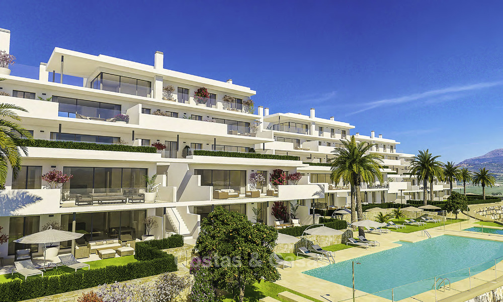 Elegantes apartamentos y áticos contemporáneos con vistas al mar en venta en uno de los mejores resorts de golf de la zona en Casares - Costa del Sol. 16708