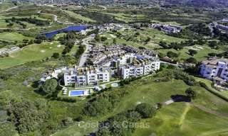 Modernos apartamentos y áticos de lujo en venta en un prestigioso resort de golf en Mijas - Costa del Sol 16655 