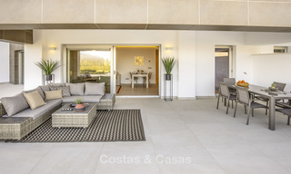 Modernos apartamentos y áticos de lujo en venta en un prestigioso resort de golf en Mijas - Costa del Sol 16663 