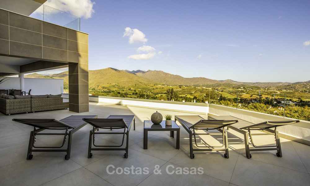 Modernos apartamentos y áticos de lujo en venta en un prestigioso resort de golf en Mijas - Costa del Sol 16665