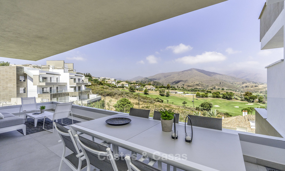 Modernos apartamentos y áticos de lujo en venta en un prestigioso resort de golf en Mijas - Costa del Sol 16689