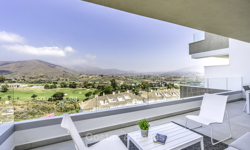 Modernos apartamentos y áticos de lujo en venta en un prestigioso resort de golf en Mijas - Costa del Sol 16690