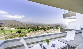 Modernos apartamentos y áticos de lujo en venta en un prestigioso resort de golf en Mijas - Costa del Sol 16690 