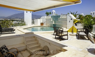 Ático con piscina privada y vistas panorámicas al mar, el golf y la montaña en un complejo frente al mar en venta en Guadalmina Baja - Marbella 16005 