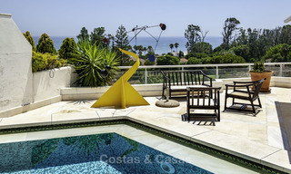 Ático con piscina privada y vistas panorámicas al mar, el golf y la montaña en un complejo frente al mar en venta en Guadalmina Baja - Marbella 16012 