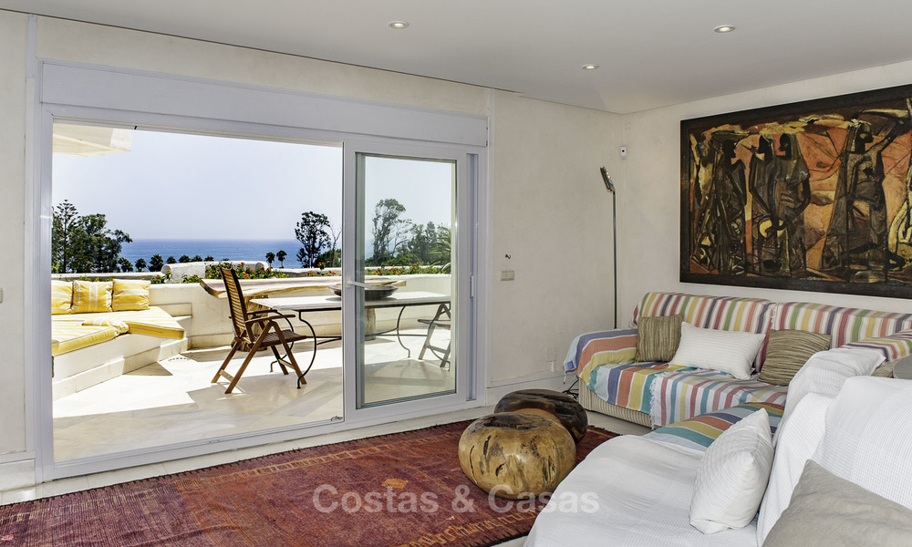 Ático con piscina privada y vistas panorámicas al mar, el golf y la montaña en un complejo frente al mar en venta en Guadalmina Baja - Marbella 16019