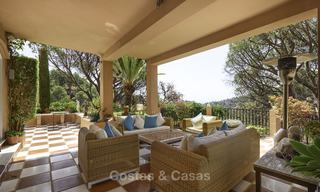 Encantadora villa de estilo rústico y casa de invitados con vistas al mar en venta en El Madroñal - Marbella 16055 