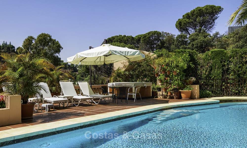 Encantadora villa de estilo rústico y casa de invitados con vistas al mar en venta en El Madroñal - Marbella 16061