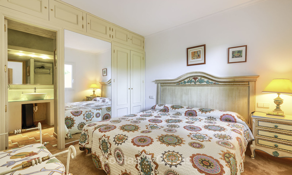 Encantadora villa de estilo rústico y casa de invitados con vistas al mar en venta en El Madroñal - Marbella 16069