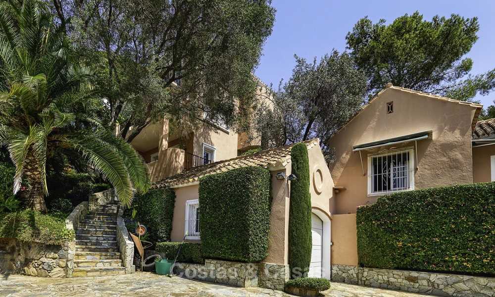 Encantadora villa de estilo rústico y casa de invitados con vistas al mar en venta en El Madroñal - Marbella 16075