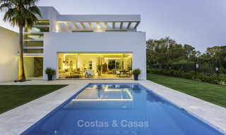 Lujosa villa moderna y nueva en venta, a poca distancia de la playa, Estepona Este 16640 