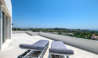 Villa moderna y elegante con magníficas vistas a la costa en venta en Benahavis, Marbella 28001 