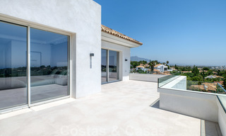 Villa moderna y elegante con magníficas vistas a la costa en venta en Benahavis, Marbella 28002 