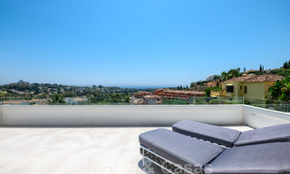 Villa moderna y elegante con magníficas vistas a la costa en venta en Benahavis, Marbella 28003 