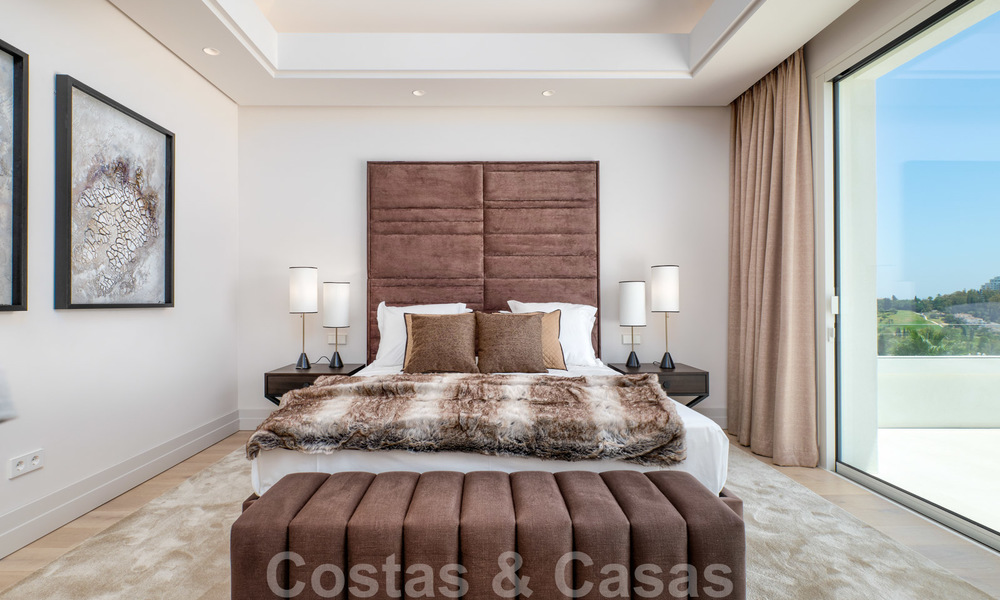 Villa moderna y elegante con magníficas vistas a la costa en venta en Benahavis, Marbella 28007