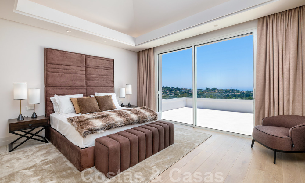Villa moderna y elegante con magníficas vistas a la costa en venta en Benahavis, Marbella 28008