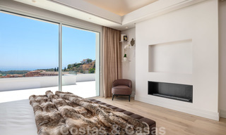 Villa moderna y elegante con magníficas vistas a la costa en venta en Benahavis, Marbella 28009 