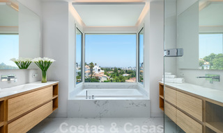 Villa moderna y elegante con magníficas vistas a la costa en venta en Benahavis, Marbella 28011 