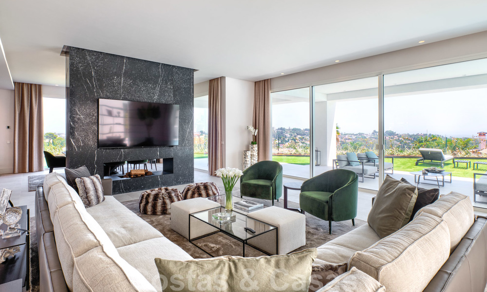 Villa moderna y elegante con magníficas vistas a la costa en venta en Benahavis, Marbella 28024