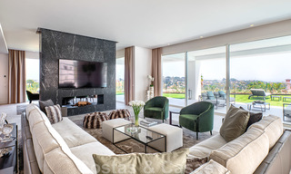 Villa moderna y elegante con magníficas vistas a la costa en venta en Benahavis, Marbella 28024 