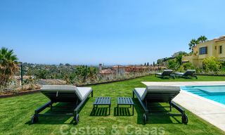 Villa moderna y elegante con magníficas vistas a la costa en venta en Benahavis, Marbella 28043 