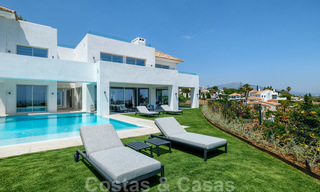 Villa moderna y elegante con magníficas vistas a la costa en venta en Benahavis, Marbella 28045 