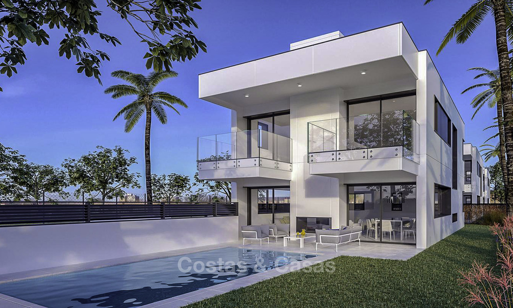 Se venden nuevas y modernas villa a poca distancia de la playa en Puerto Banús, Marbella. ÚLTIMA VILLA! 15890