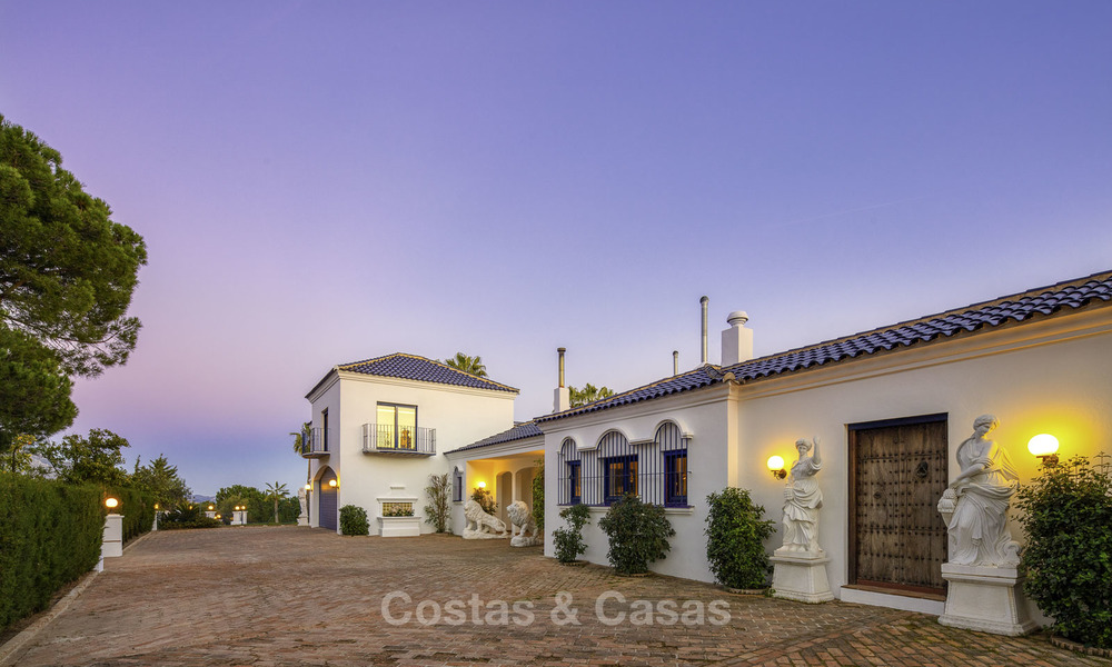 Impresionante villa tradicional andaluza con impresionantes vistas al mar en venta en El Madroñal - Marbella 16000