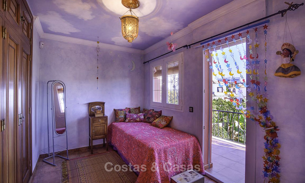 Villa de estilo andaluz tranquila, con casa de huéspedes independiente, en venta en el centro de Marbella 16261