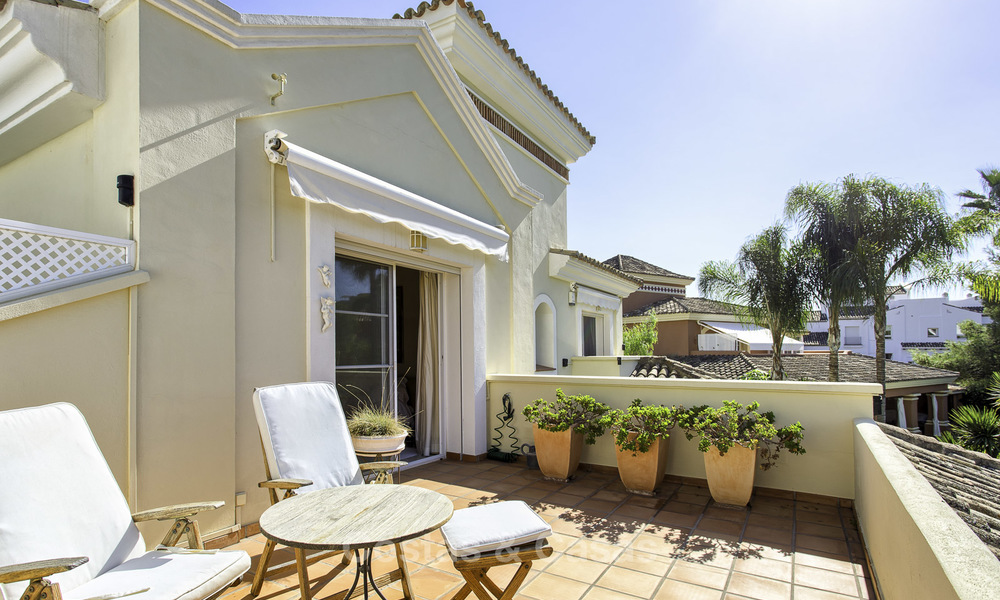 Acogedora y moderna villa rústica en un fantástico campo de golf en venta en Benahavis, Marbella 16296