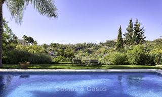 Acogedora y moderna villa rústica en un fantástico campo de golf en venta en Benahavis, Marbella 16309 