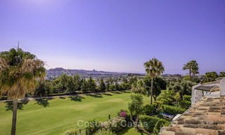 Amplio adosado en primera línea de golf en venta con magníficas vistas al mar, Benahavis, Marbella 16336 