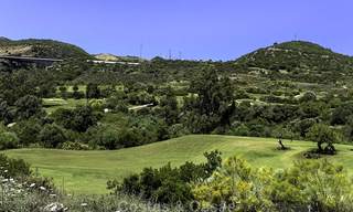Nueva villa moderna en primera línea de golf en venta en un complejo de golf de calidad en Estepona 16390 