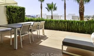 Atractivo apartamento moderno con vistas al mar a la venta, en un complejo cerrado de calidad, Benahavis, Marbella 16465 