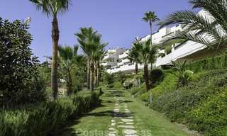 Atractivo apartamento moderno con vistas al mar a la venta, en un complejo cerrado de calidad, Benahavis, Marbella 16490 