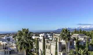 Se vende lujosa casa de esquina con impresionantes vistas al mar y a la montaña, en Sierra Blanca, en la Milla de Oro, Marbella 16503 