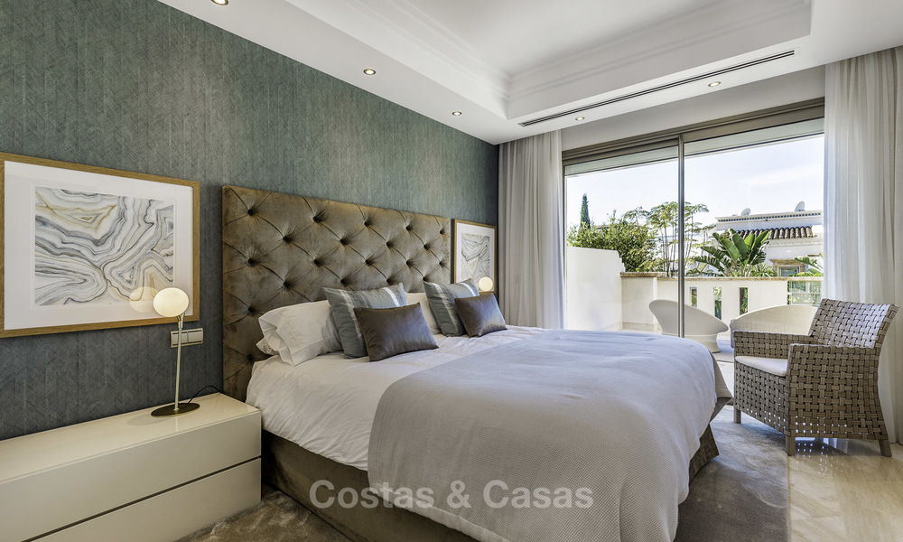 Se vende lujosa casa de esquina con impresionantes vistas al mar y a la montaña, en Sierra Blanca, en la Milla de Oro, Marbella 16506