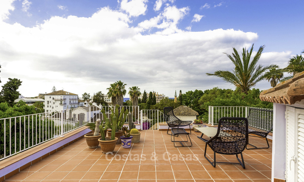 Oportunidad! Encantadora villa mediterránea en venta en el centro de Marbella, a poca distancia de la playa. Precio muy reducido! 16828