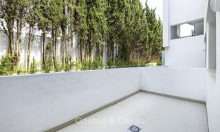 Apartamento a estrenar, con jardín y vistas al mar en venta, a poca distancia de la playa - Este de Estepona 16941 
